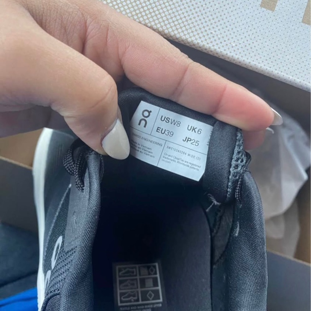 On Cloud Running Black Sneakers